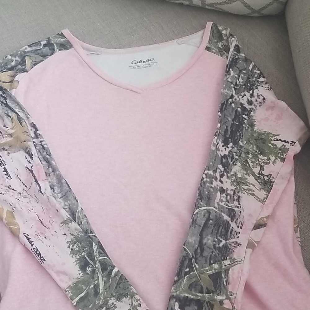 Cabelas pullover shirt